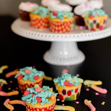 Cupcakes With Gummy Worms